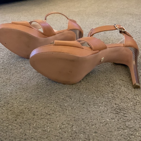 Worn once heeled sandals. - Picture 4 of 7